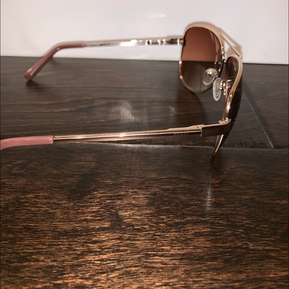 Guess Sunglasses - Picture 1 of 3